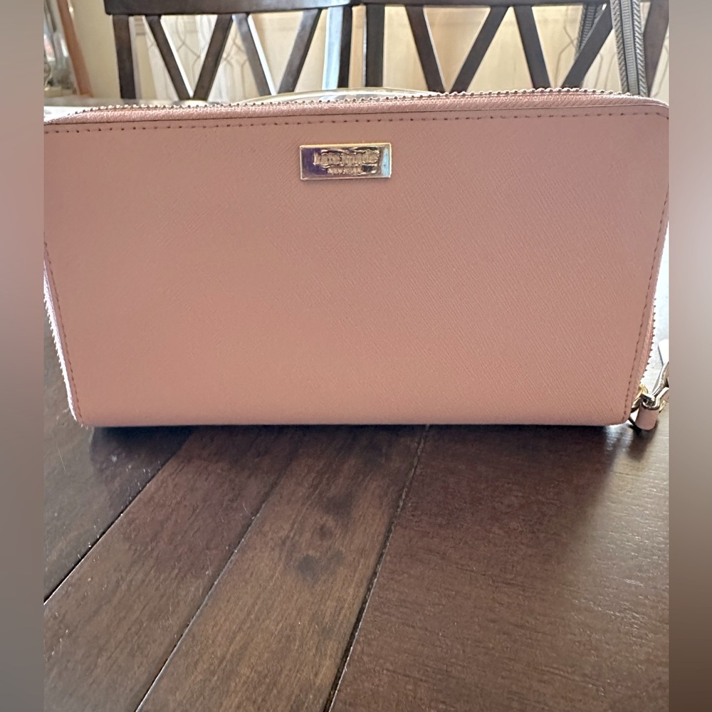 Elegant Lavender Women’s Kate spade ♠️ long wallet no tears or stains